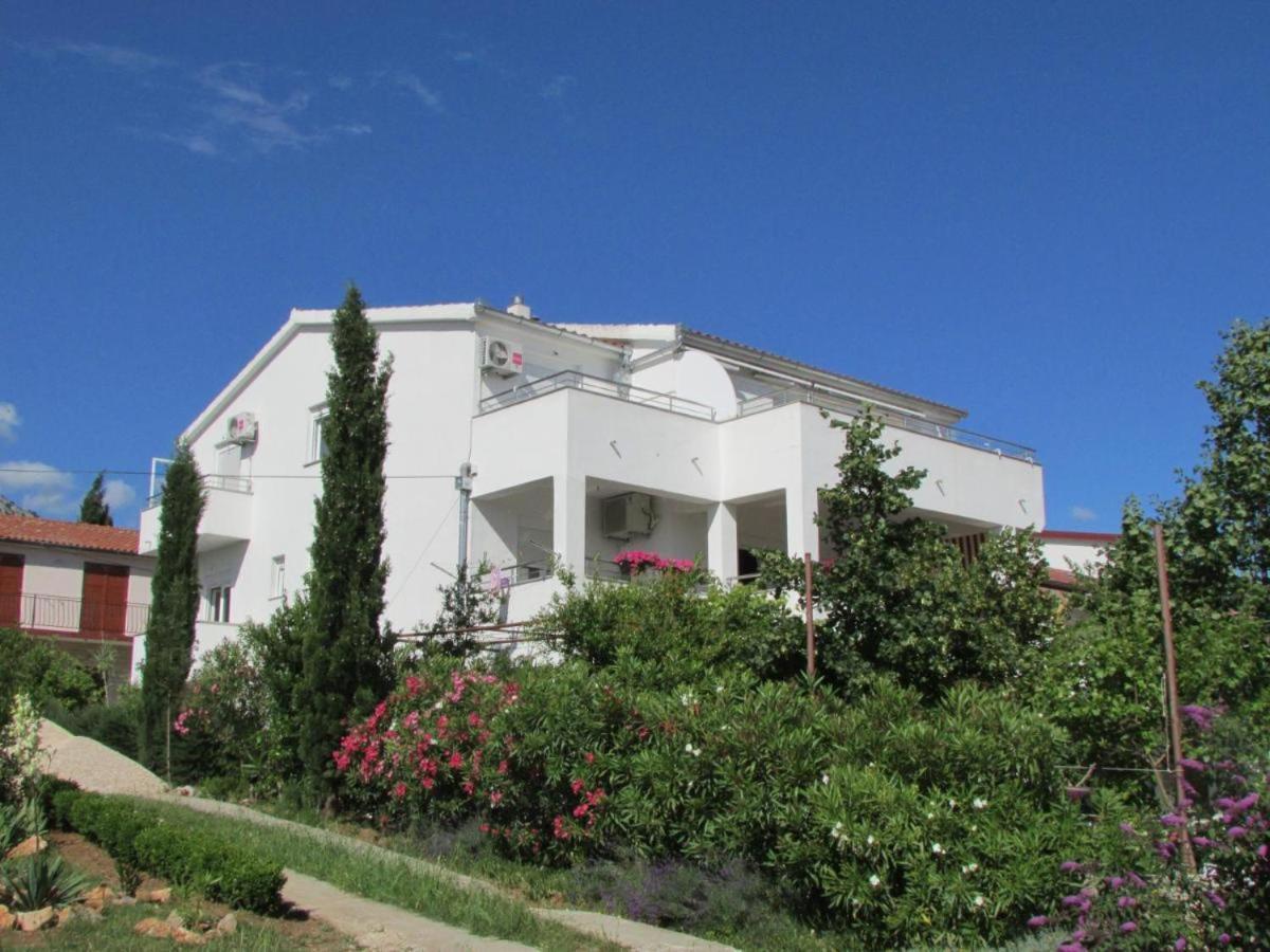 Apartmani I Sobe Grga Starigrad Paklenica Exterior photo